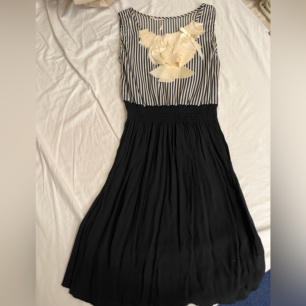 Adorable dress!